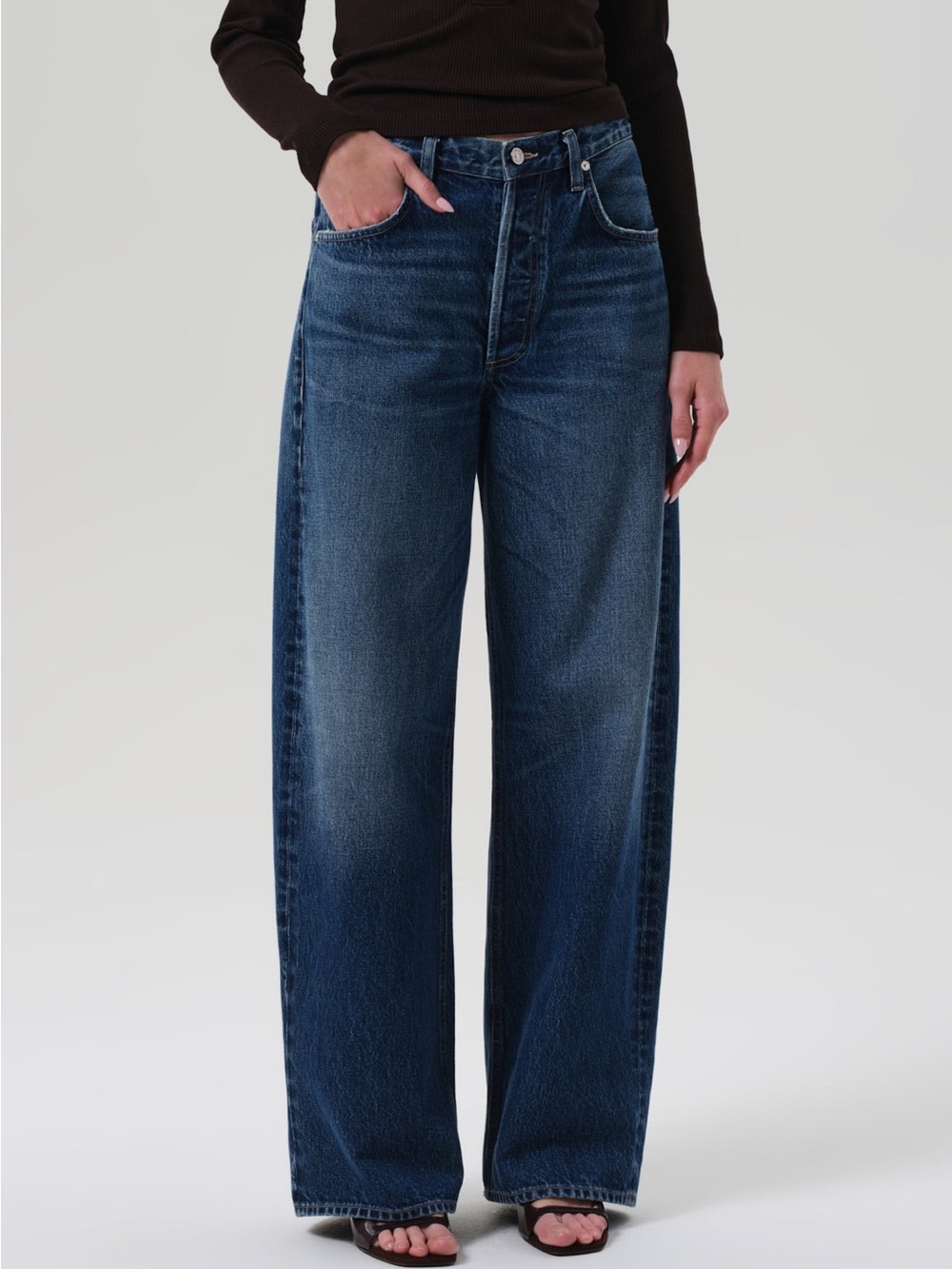 Citizens Of Humanity Ayla Bowed Barrel Leg Jeans in Claremont 31